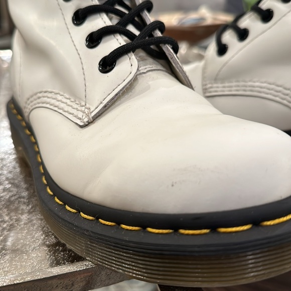 Dr Martens Doc white w yellow stitching 8 eyelet boot sz 7 - Picture 9 of 13